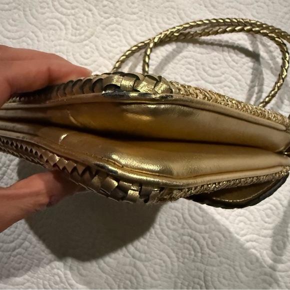 Elegant Tan Woven Shoulder Bag - Picture 8 of 16